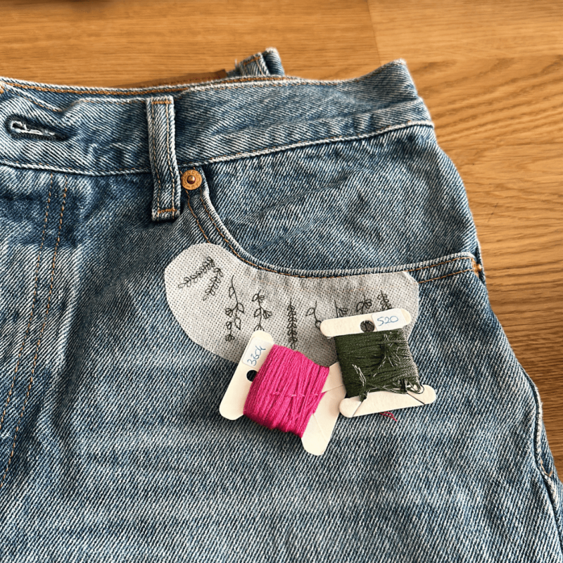 Kit de broderie florale DIY – motifs de fleurs à broder sur jean et vêtements
